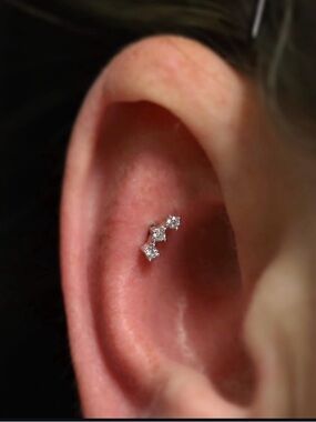 Itsy by Ember 14k YG 3-Prong Curved Cluster w/Sparkling Gems Threadless Pin End